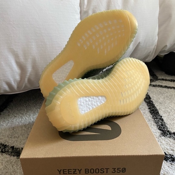 Yeezy 350 Boost - Desert Sage - Size 4 men - Picture 6 of 7